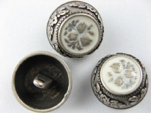 Metallknopf mit Öse 23 mm, Blumenkranz/Blumen