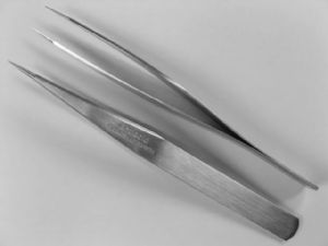Fadenpinzette flach 125 mm