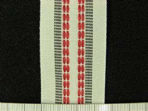 Bundband mit roten Zierfäden
