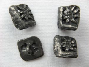 Metallknopf mit Öse 15 mm, Edelweiß viereck