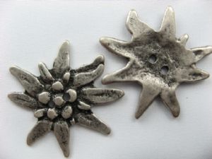 Metallknopf 2-Loch 57 mm, Edelweißblüte